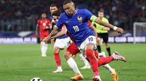 世体：戴上面具的加西亚像个超级英雄，他是弗里克的王牌球员