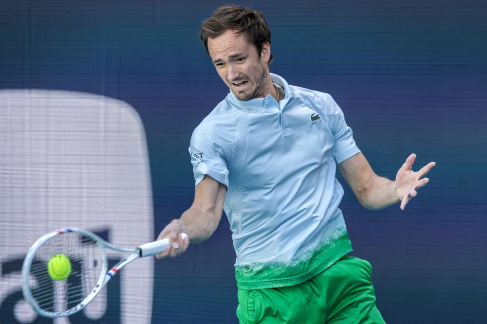 杨晨对话施拉普纳：中国球员不该只为钱踢球，留洋从乙级开始